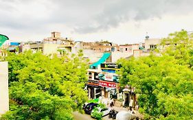 Qotel Hotel Rajouri Garden Above Ritu Marbles, Near Rajouri Garden Metro Station-Couple Friendly